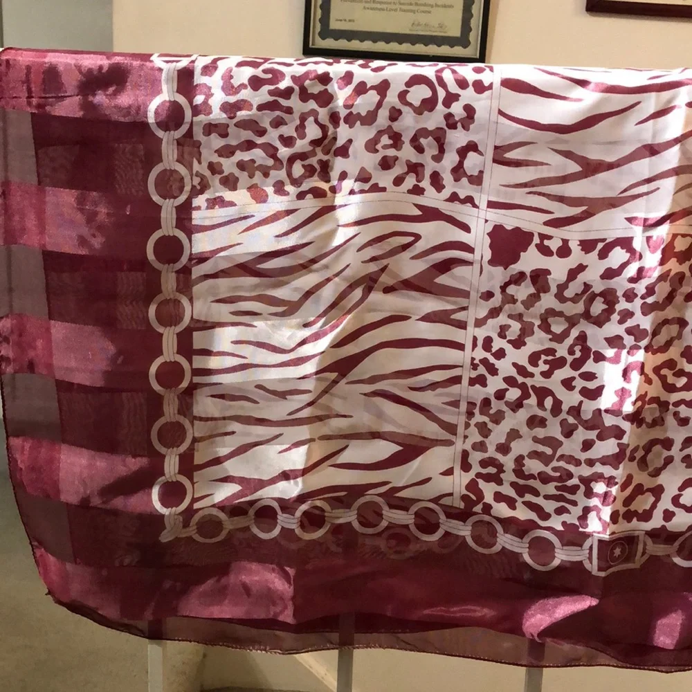 Vintage Red & White Silky Scarf - Picture 2 of 8